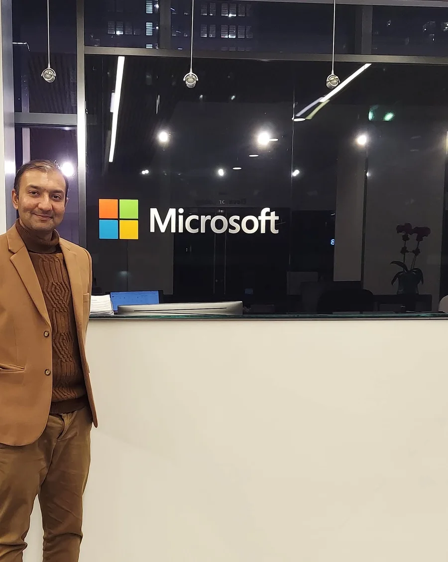 Dr. Bukhari at a technology and healthcare professional event